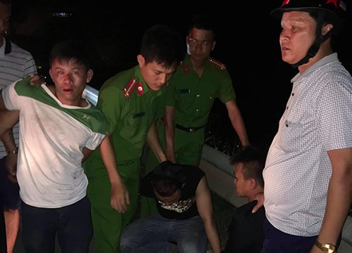 Băng cướp lao từ lùm cây ra quốc lộ, dí kiếm vào tài xế