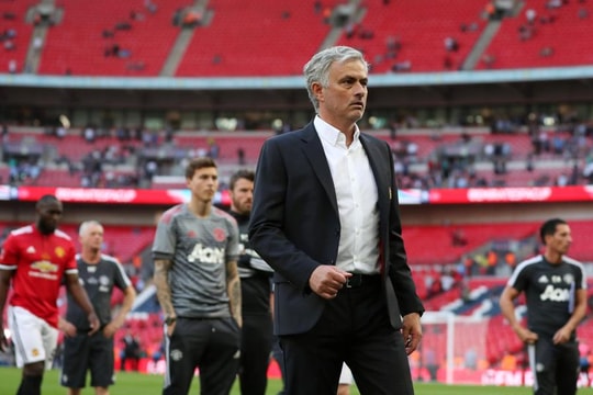 Mourinho bất phục: “MU mới xứng đáng vô địch FA Cup“