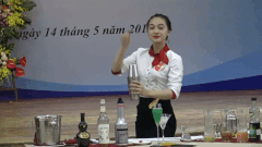 ​​​Nữ sinh xinh đẹp và điêu luyện nổi bật ở cuộc thi tay nghề quốc gia