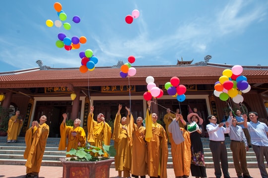 Thành kính lễ hội Hương sen xứ Nghệ năm 2018