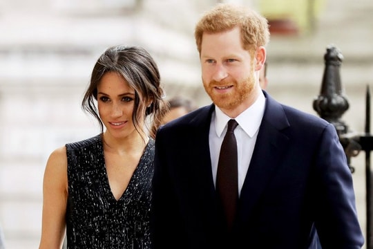 Meghan Markle mặc gì, thứ đó sẽ 'cháy hàng' ngay lập tức