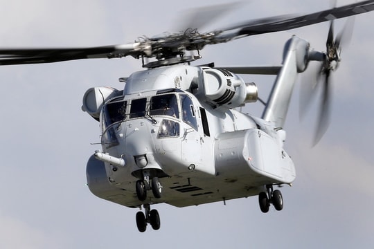 Mục sở thị trực thăng chở xe bọc thép đắt nhất thế giới của Mỹ