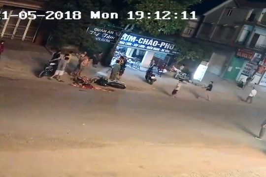 Container va chạm xe máy, 3 mẹ con thương vong