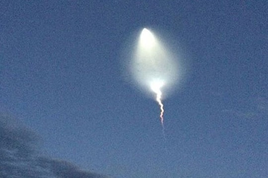 Phát hiện UFO hình điếu xì gà, bay nhanh gấp 3 lần máy bay