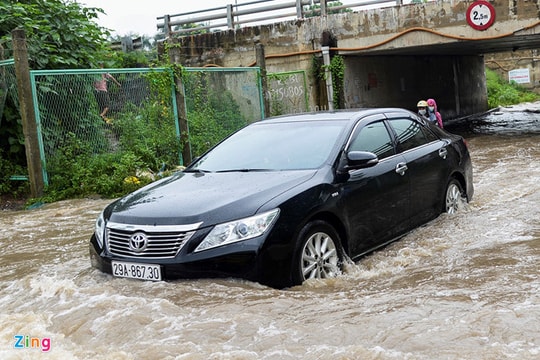 Những chi tiết cần kiểm tra trên ô tô trong mùa mưa