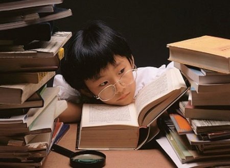 Nhiều cha mẹ tích cực khoe bảng điểm của con