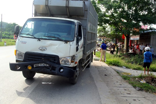 Tài xế xe tải lấn làn khiến hai vợ chồng trẻ tử vong bị tạm giữ