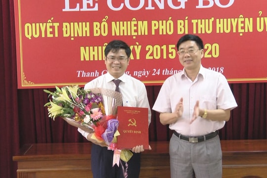 Công bố quyết định chuẩn y chức danh Phó Bí thư Huyện ủy Thanh Chương