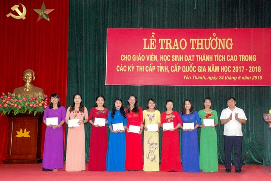 Yên Thành trao thưởng hơn 1.000 giáo viên và học sinh giỏi