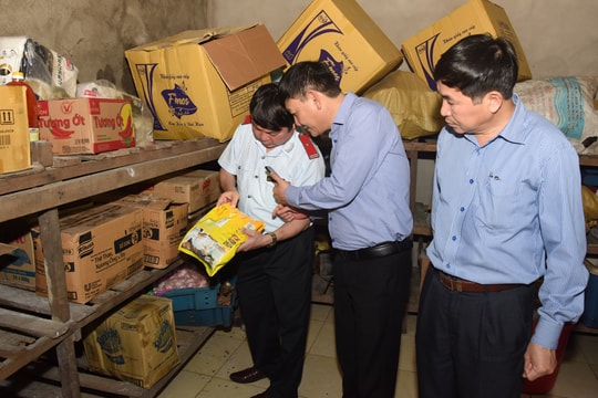 2 cơ sở kinh doanh thực phẩm bất hợp tác với Đoàn Thanh tra liên ngành