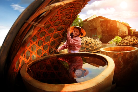 Rạng rỡ bức tranh những người bám biển