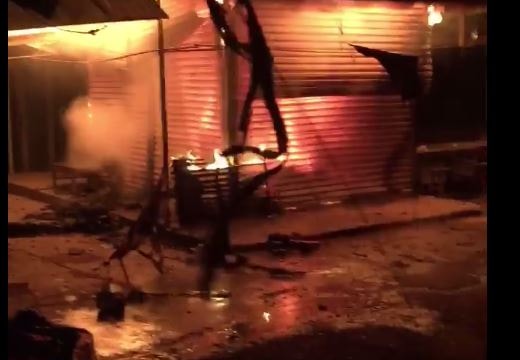 Chợ Nghĩa Thuận (TX.Thái Hòa) cháy rực trong đêm