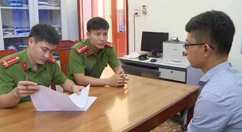 Cán bộ giả chữ ký lãnh đạo huyện bị bắt