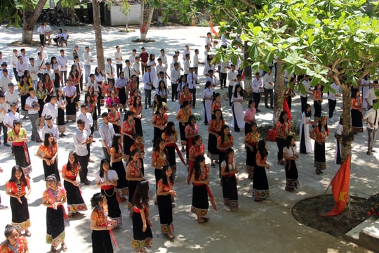 Màn đồng diễn “cực chất” trong lễ bế giảng của học sinh miền núi