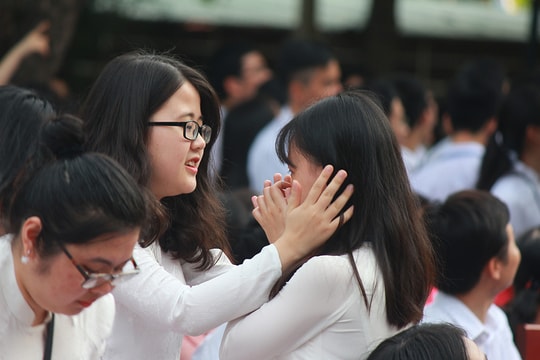 Những khoảnh khắc đẹp của nữ sinh trường Phan trong lễ bế giảng năm học