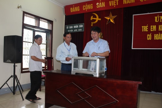 Quyên góp hơn 12 triệu đồng ủng hộ trẻ em có hoàn cảnh khó khăn