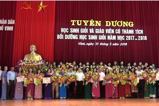 Thành phố Vinh tuyên dương 291 học sinh, giáo viên giỏi năm học 2017 - 2018