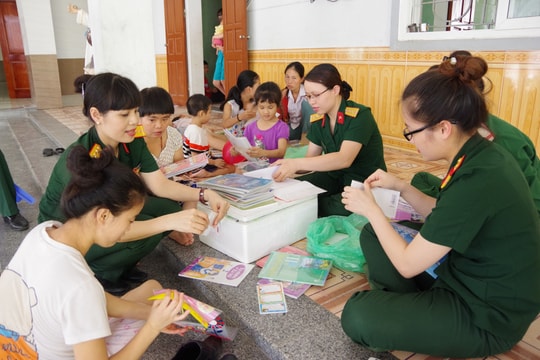 Hội Phụ nữ Bộ CHQS tỉnh tổ chức Tết thiếu nhi cho trẻ mồ côi, khuyết tật