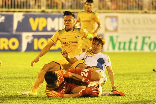 Tái đấu SHB Đà Nẵng, SLNA mất cặp trung vệ thép