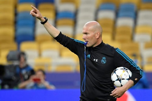 Lý do nào khiến Zidane chia tay Real sau chiến tích có “1 0 2“?