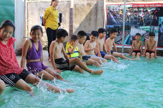 Các địa phương mở lớp học bơi cho thiếu nhi