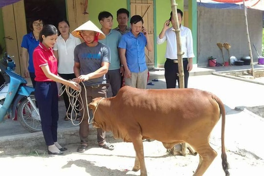 Gần 80 triệu đồng hỗ trợ gia đình có người bị sét đánh tử vong