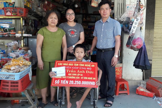 Hàng chục triệu đồng đến với cậu bé bị đứt tủy sống ngang ngực