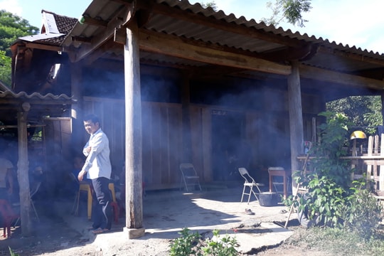 Sửa máy bơm nước, một công an viên bị điện giật tử vong