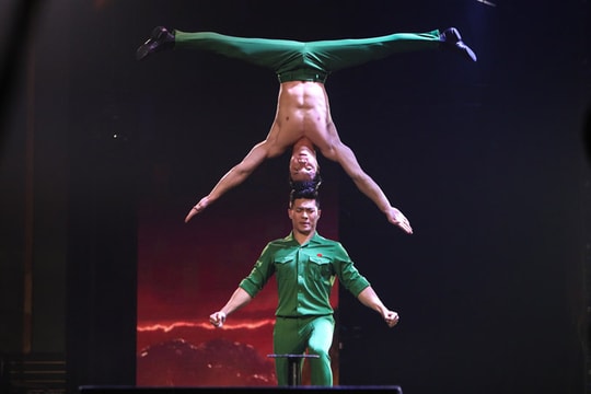 Khán giả thót tim với Quốc Cơ - Quốc Nghiệp tại chung kết Britain's Got Talent