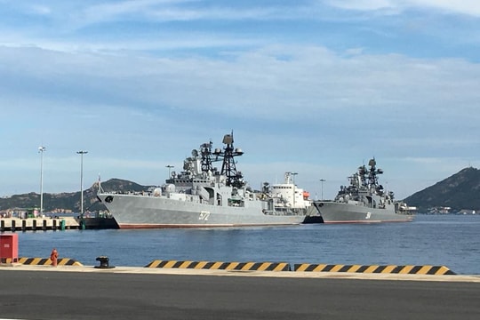 Sức mạnh toàn năng chiến hạm Nga thăm Cam Ranh