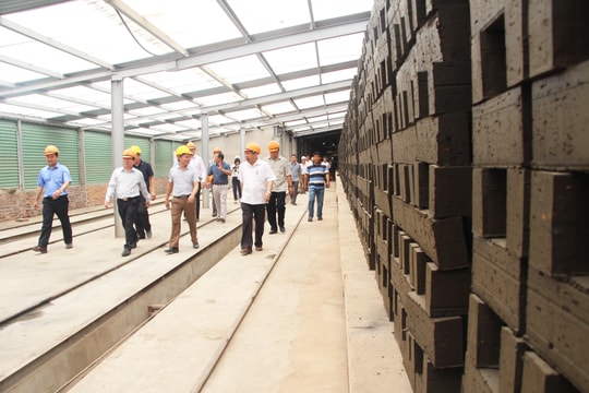 Chủ tịch UBND tỉnh Nguyễn Xuân Đường kiểm tra một số dự án, mô hình sản xuất ở Tân Kỳ