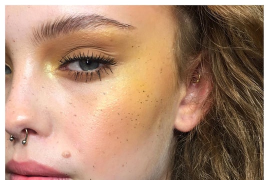 Những xu hướng trang điểm điên rồ trong năm 2018