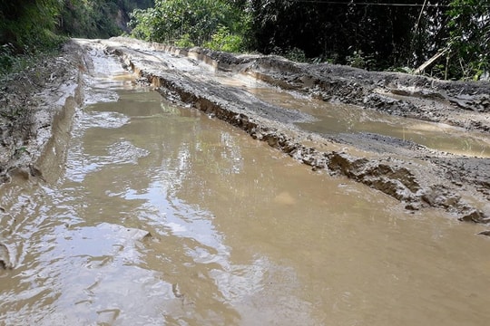 Nguy cơ mất an toàn tuyến đường Huồi Tụ - Keng Đu trước mùa mưa lũ