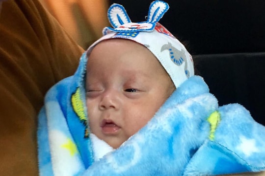 Em bé Hà Nội chào đời nặng 500 g vẫn sống sót