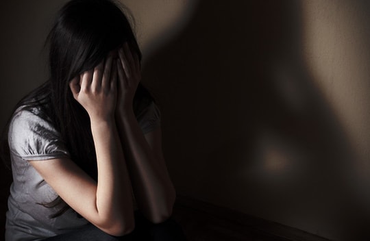 Bắt giữ cha ruột trong clip lạm dụng con gái 10 tuổi