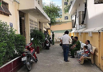 Bé trai 2 tuổi tử vong: Tạm giữ chủ nhà trẻ