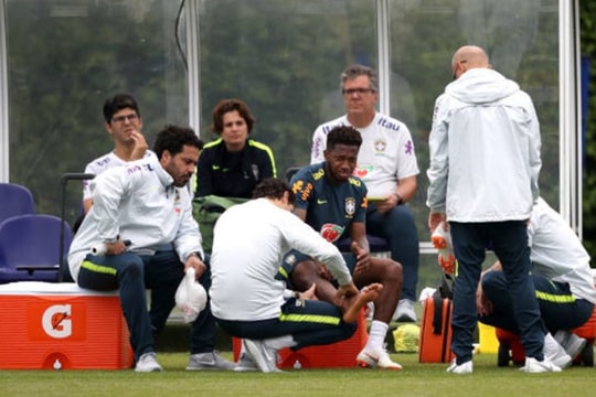 Vừa gia nhập MU, Fred nguy cơ lỡ World Cup 2018; MU tậu Willian?