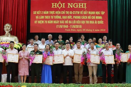 Nam Đàn tuyên dương 34 cá nhân và 28 tập thể điển hình học tập và làm theo Bác