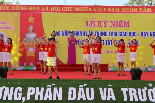 Trung tâm Giáo dục và Dạy nghề người khuyết tật Nghệ An kỷ niệm 40 năm thành lập