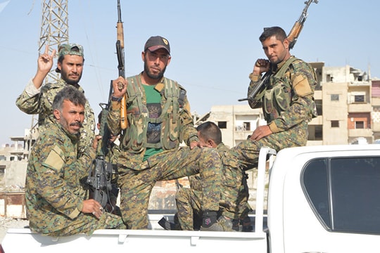 Mỹ gửi 250 xe tải với vũ khí hạng nặng và xe bọc thép tới Syria