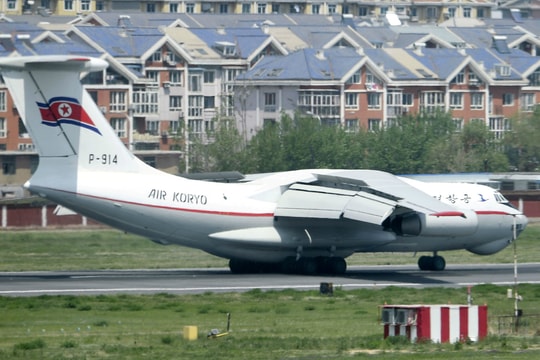 Máy bay chở đồ dùng riêng cho ông Kim Jong-un đang trên đường đến Singapore