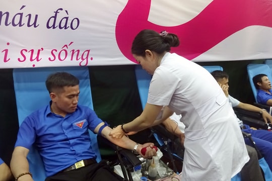  Hơn 1.300 người dân Yên Thành tham gia hiến máu tình nguyện