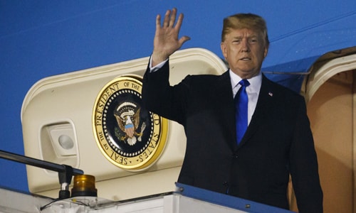 Trump liên tục đăng Twitter thể hiện giận dữ với đồng minh châu Âu