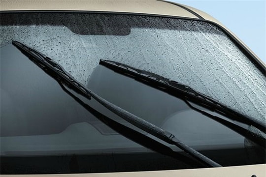 Cách thay nước rửa kính ô tô tại nhà