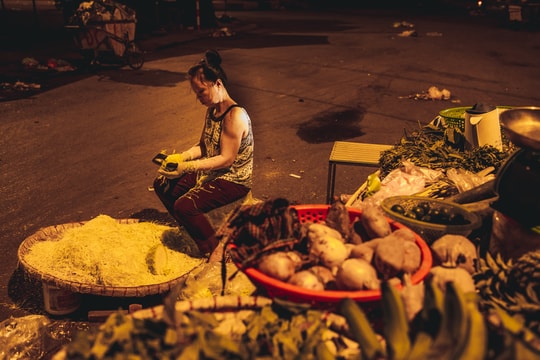 Lặng lẽ mưu sinh trên phố đêm