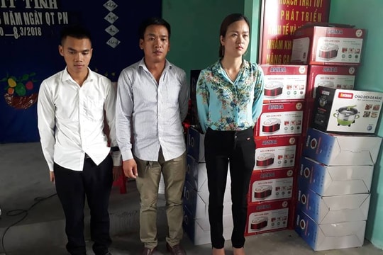 Nhóm lừa đảo bán nồi cơm điện, chảo chống dính bị người dân vây bắt