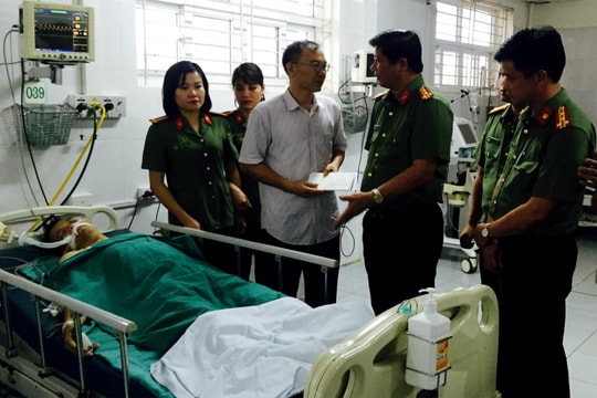 Khám nhà nghi phạm, Trung úy cảnh sát bị đâm thấu ngực