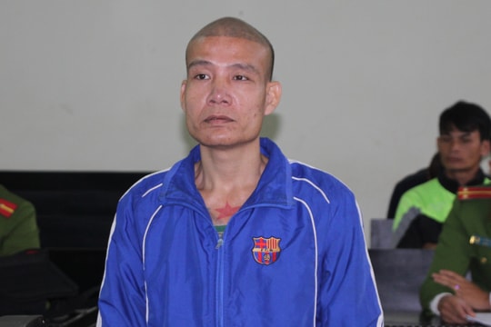 Phạm nhân cõng 7 tiền án lần thứ hai dùng lưỡi dao lam rạch bạn tù  ​