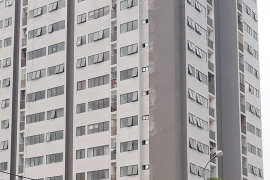 Cử tri TP. Vinh bức xúc vì sống gần chung cư chưa xây xong đã cho ở