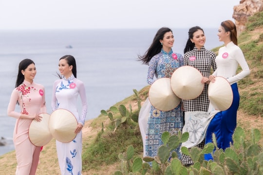 Người đẹp Việt Nam mặc áo dài hấp dẫn hơn bikini?